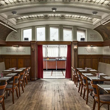 Nh Schiller מלון