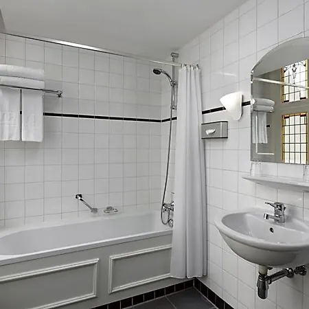 Hotel Nh Schiller
