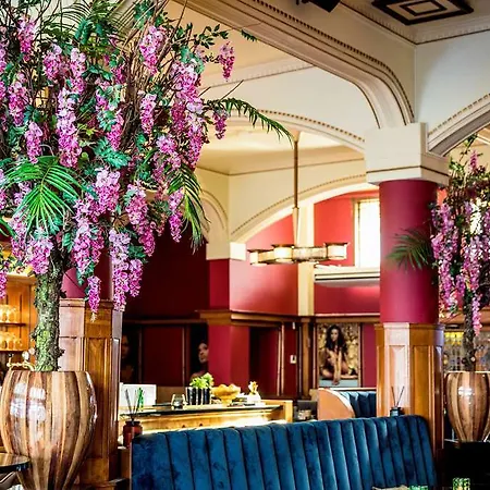 Hotell Nh Schiller 4*