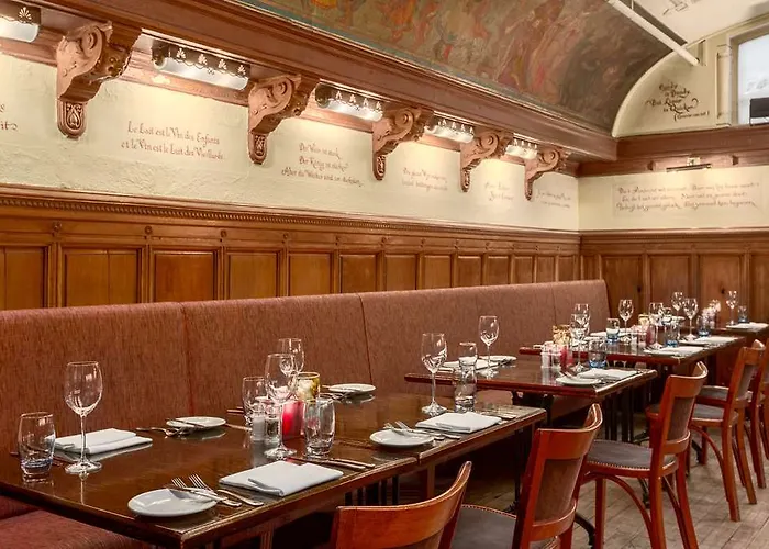 מלון Nh Schiller 4*