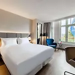 Отель Nh Schiller