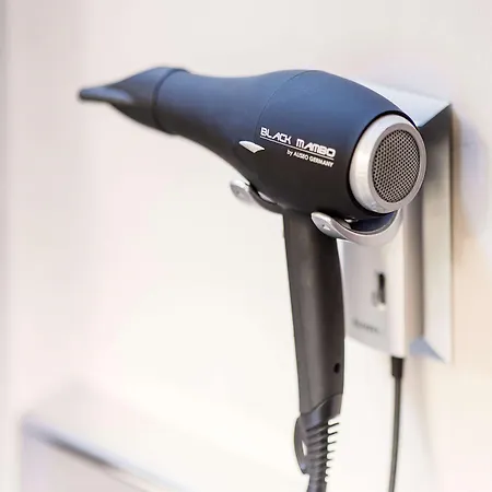 فندق إن إتش شيلر