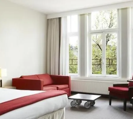 إن إتش شيلر فندق 4*