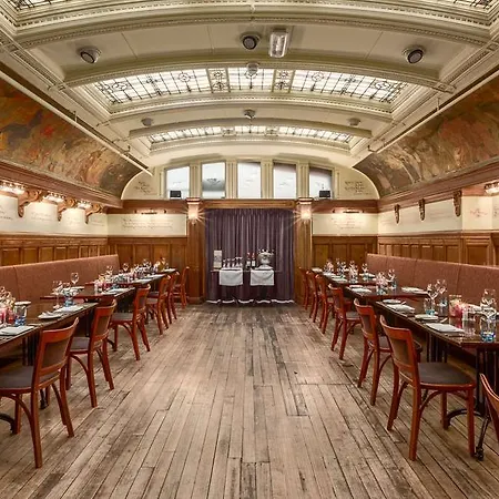 إن إتش شيلر فندق